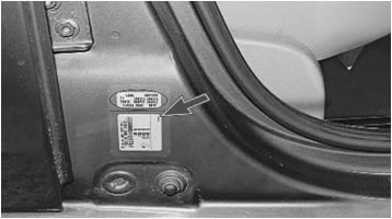 Где находится овальная табличка Рено